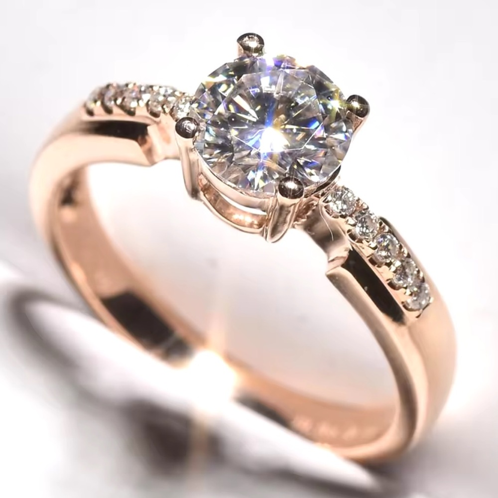 NWT Rose Gold Round Stone Dainty Wedding Ring